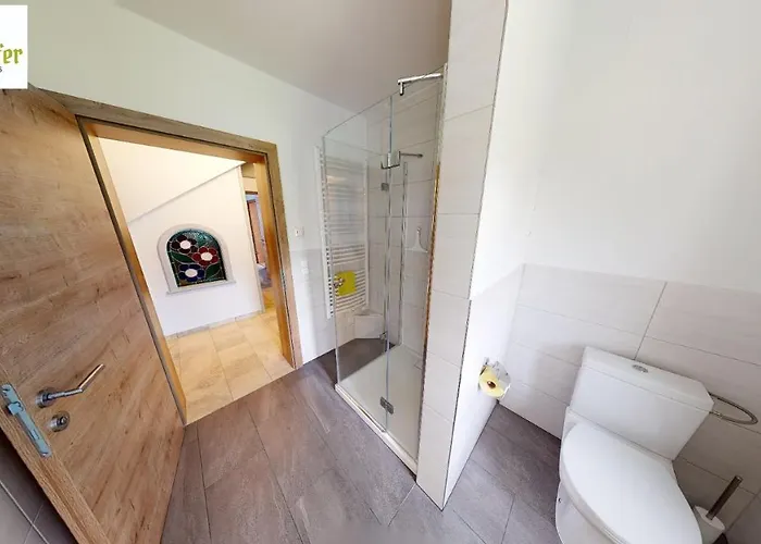 Brigitte Schoendorfer * 施特罗布尔